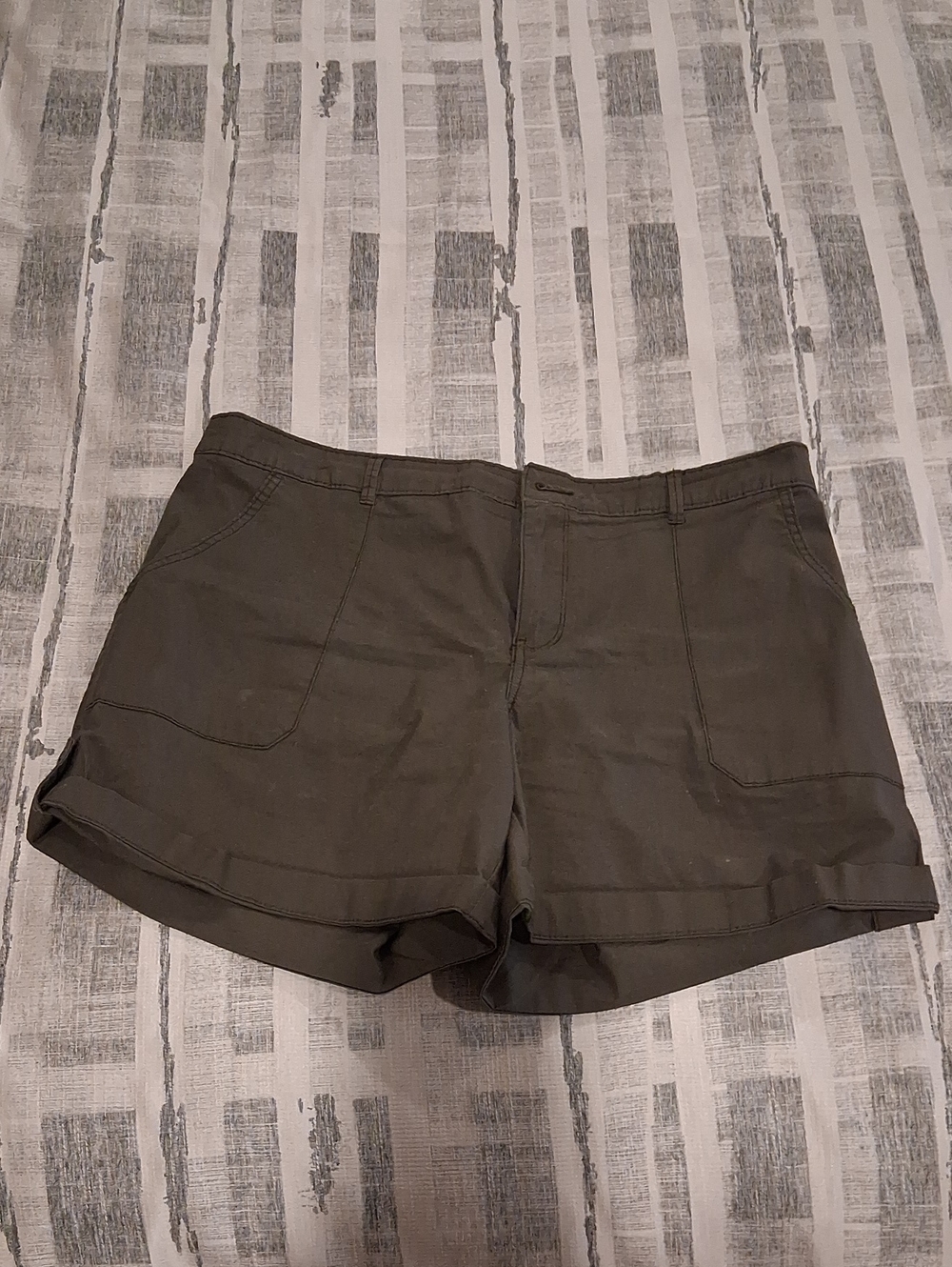 Sanctuary Olive Roll-Cuff Bermuda Shorts